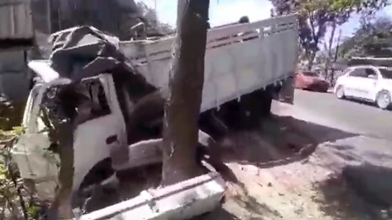 Kecelakaan 2 Truk di Bangkalan, Sopir Tewas Terjepit