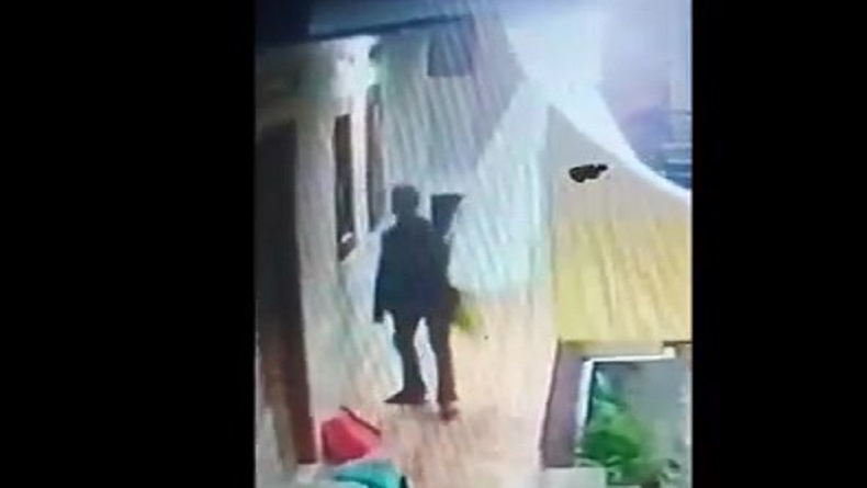 Terekam CCTV Perempuan Satroni Rumah Warga di Pantura Subang, Gasak Rp15 Juta