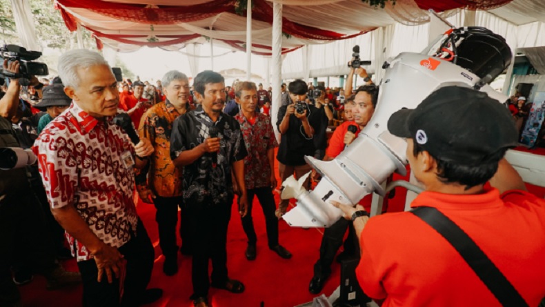 Bantu Nelayan Hemat Pengeluaran, Ganjar Luncurkan Perahu Listrik di Cilacap