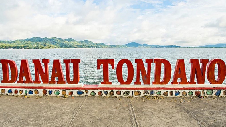 Legenda Danau Maninjau: Kisah Cinta Terlarang dan Pengorbanan