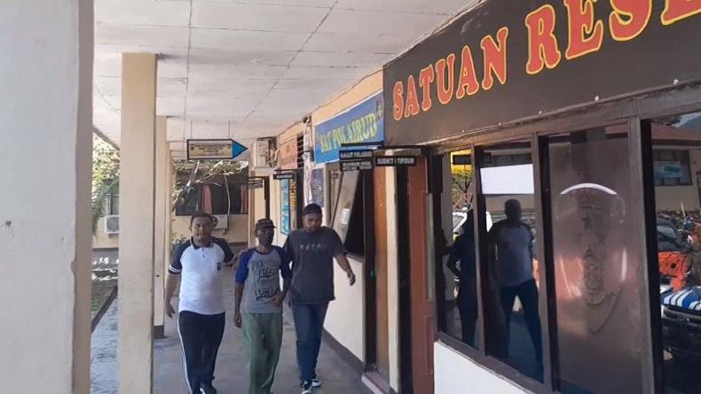 title Oknum ASN di Alor Cabuli 5 Bocah SD Sekaligus, Disuruh Berdiri Berjejer dan Buka Celana Oknum ASN di Alor Cabuli 5 Bocah SD Sekaligus, Disuruh Berdiri Berjejer dan Buka Celana