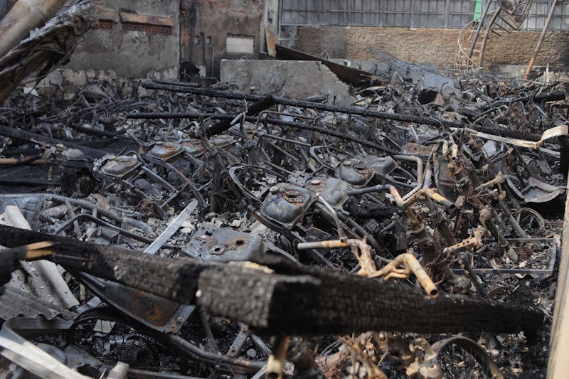 Sisa-Sisa Kebakaran di Gandaria, Ratusan Motor Hangus - Bagian 1