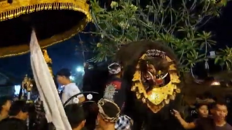 Pemuda di Tabanan Gelar Acara Mepetuk Barong Bangkal sebelum Hari Raya Kuningan