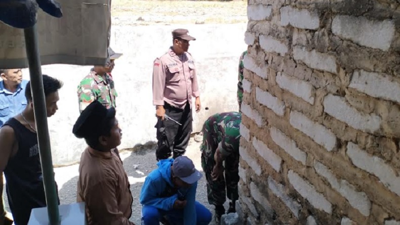title Dentuman Misterius dari Dalam Tanah di Sumenep, Polisi Imbau Warga Mengungsi ke Tempat Aman Dentuman Misterius dari Dalam Tanah di Sumenep, Polisi Imbau Warga Mengungsi ke Tempat Aman