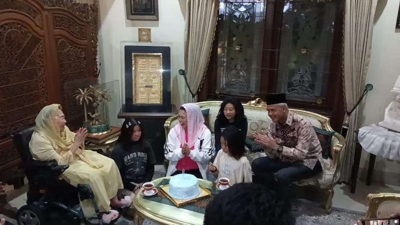 Momen Ganjar Ikut Rayakan Ulang Tahun Cucu Gus Dur, Aurora Maica Madura - Bagian 1