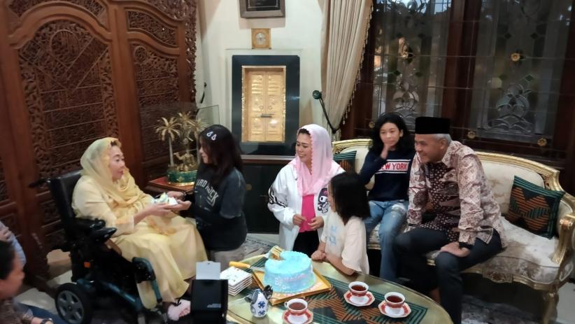 Momen Ganjar Ikut Rayakan Ulang Tahun Cucu Gus Dur, Aurora Maica Madura - Bagian 2