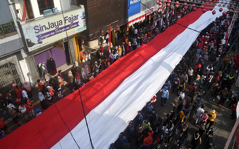 Kirab Bendera Merah Putih Sepanjang 100 Meter di Bogor - Bagian 1