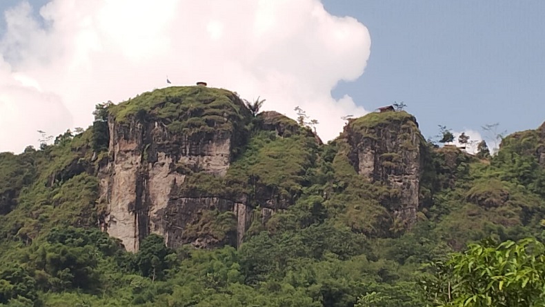 Batu Burung Ayun, Destinasi Wisata Garut Selatan yang Tak Sengaja Ditemukan