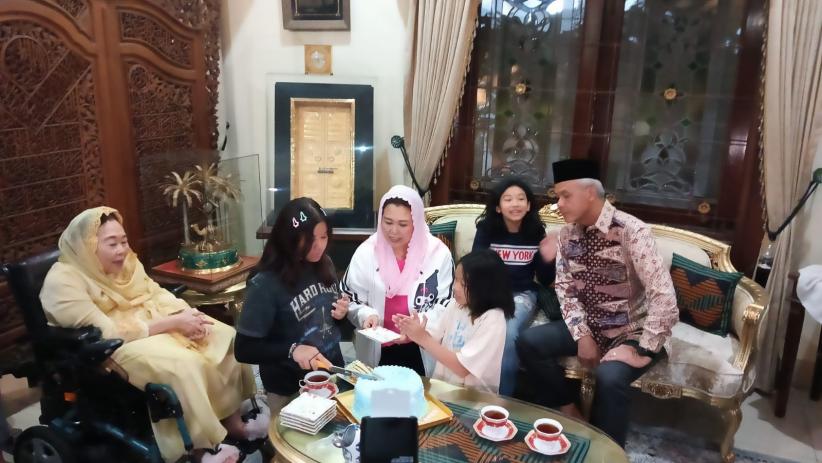 Momen Ganjar Ikut Rayakan Ulang Tahun Cucu Gus Dur, Aurora Maica Madura - Bagian 3