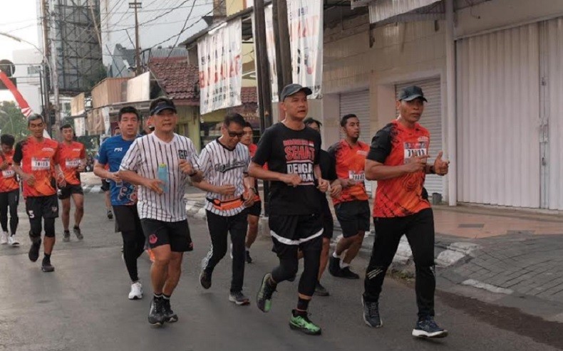 Usai Lepas Peserta 10K Run, Ganjar Pranowo Ikut Berlari Bersama Ratusan Orang