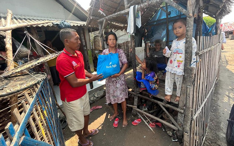 Tepat Sasaran, bank bjb Salurkan Ratusan Paket Sembako Door to Door di Pulau Panjang - Bagian 2