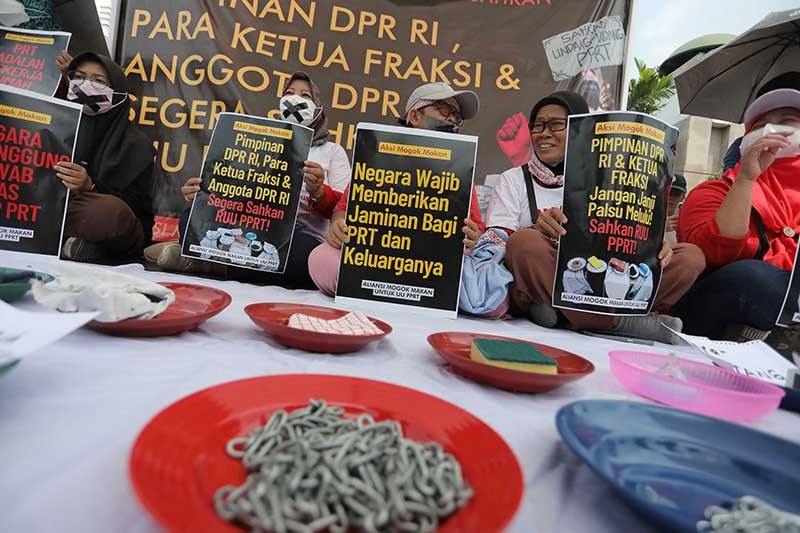 Aksi Mogok Makan Desak DPR Segera Sahkan RUU PPRT - Bagian 2