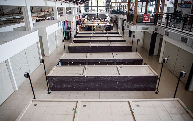 Pasar Entikong Sepi Pembeli, Banyak Lapak Pedagang Gulung Tikar - Bagian 1