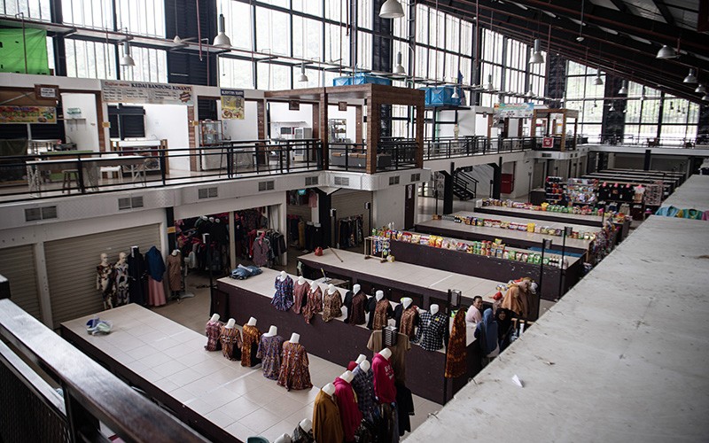 Pasar Entikong Sepi Pembeli, Banyak Lapak Pedagang Gulung Tikar - Bagian 2