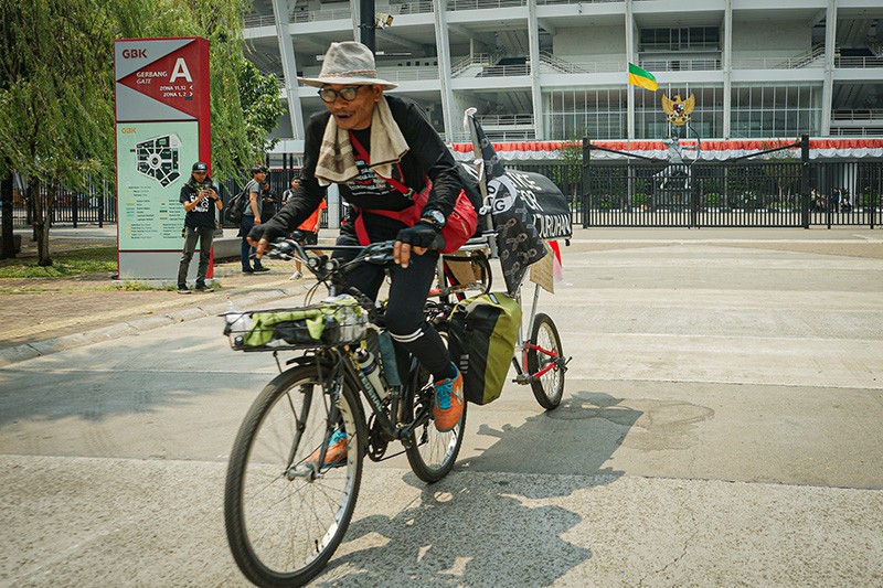 Gowes Malang-Jakarta, Pencari Keadilan Tragedi Kanjuruhan Menangis Tiba di GBK - Bagian 1