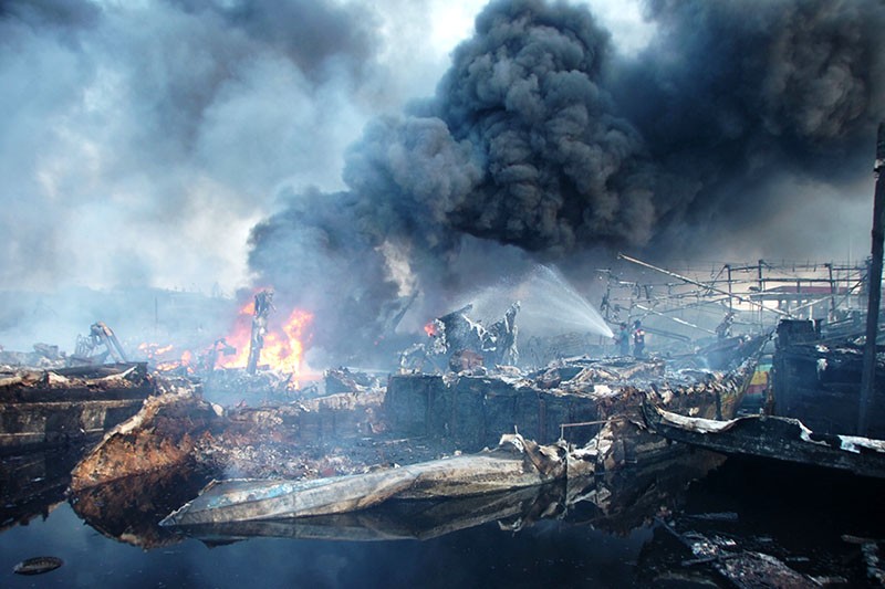 Kebakaran 52 Kapal Nelayan di Tegal Belum Padam, Kerugian Sekitar Rp150 Miliar - Bagian 2