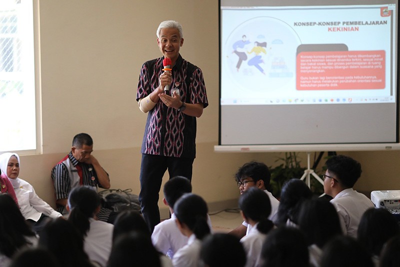 Ganjar Dekat dengan Anak Muda, Siswa SMA: Kalau Bapak Pensiun Jadi Gubernur, Kami Melapor ke Mana? - Bagian 3