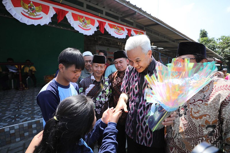 Buket Bunga Ungkapan Cinta kepada Ganjar dari Siswa dan Guru SLB di Magelang - Bagian 2