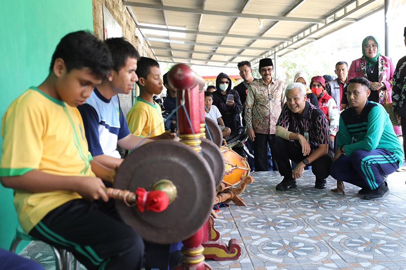 Buket Bunga Ungkapan Cinta kepada Ganjar dari Siswa dan Guru SLB di Magelang - Bagian 4