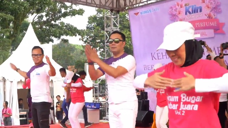 Seru, Ridwan Kamil Senam Bersama Warga Sempur Bogor sekaligus Pamit