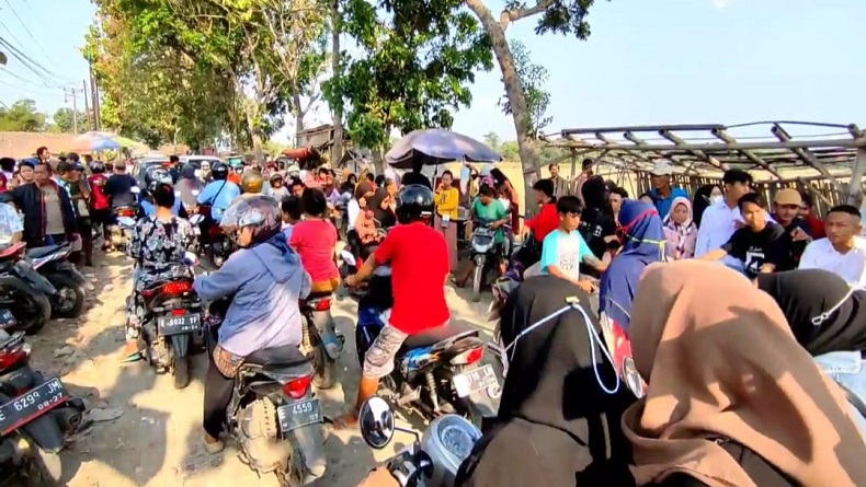 Termakan Hoaks Sawer Rp20 Juta, Ribuan Warga Plered Cirebon Kecewa 