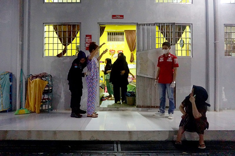 Foto-Foto Lapas Perempuan Gorontalo Digeledah, Warga Binaan Tes Urine - Bagian 4