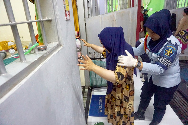 Foto-Foto Lapas Perempuan Gorontalo Digeledah, Warga Binaan Tes Urine - Bagian 2