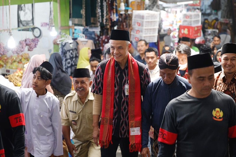 Ganjar Pranowo Ziarah ke Makam Ulama Jateng Mbah Dalhar - Bagian 2