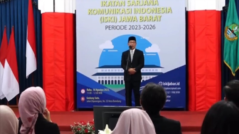 Ridwan Kamil Hadiri Pelantikan Ikatan Sarjana Komunikasi Indonesia Jabar