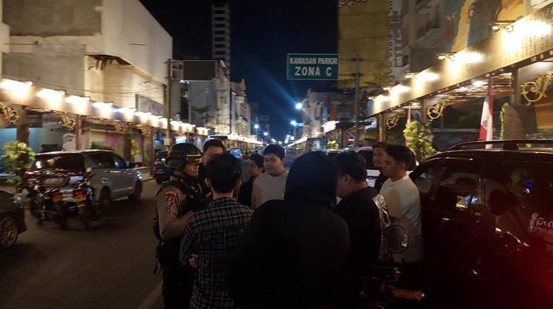 title  Polresta Solo Amankan 5 Mobil Berknalpot Brong Ugal-ugalan di Jalan  Polresta Solo Amankan 5 Mobil Berknalpot Brong Ugal-ugalan di Jalan