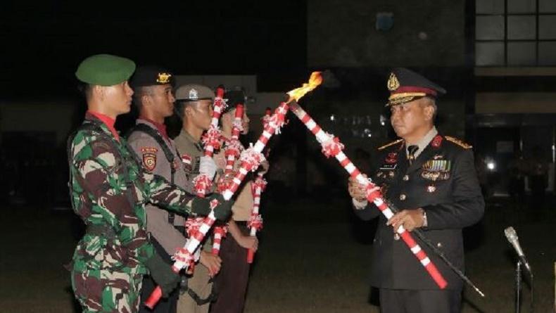 title Jelang HUT ke-78 RI, TNI-Polri di Sulut Gelar Pawai Obor Pasukan Gabungan Jelang HUT ke-78 RI, TNI-Polri di Sulut Gelar Pawai Obor Pasukan Gabungan