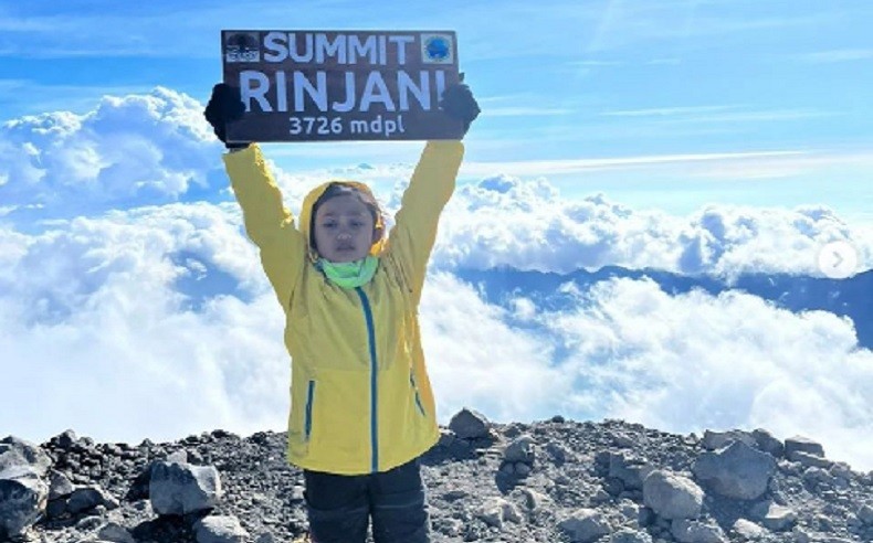 Kisah Raihanun Bocah 10 Tahun Capai Puncak Gunung Rinjani, Bikin Pendaki Lain Terpukau