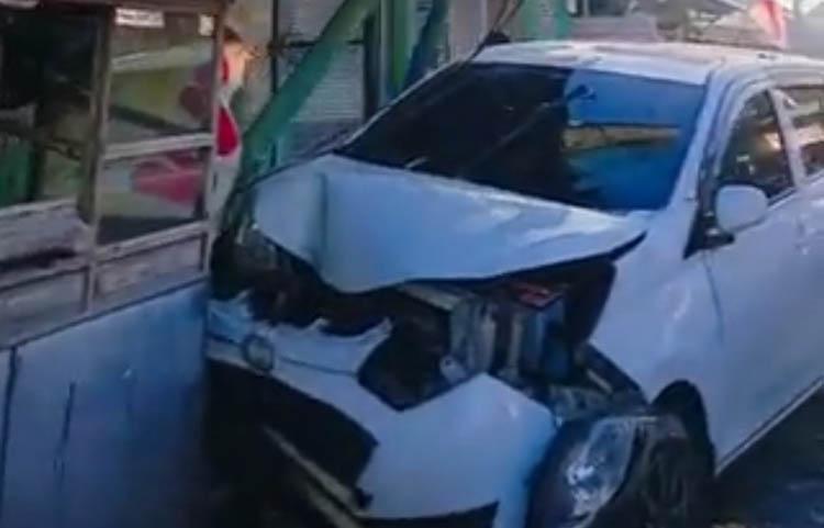 Viral Mobil Tabrak Warung Bakso di Kotagede Jogja, 1 Pemotor Terluka