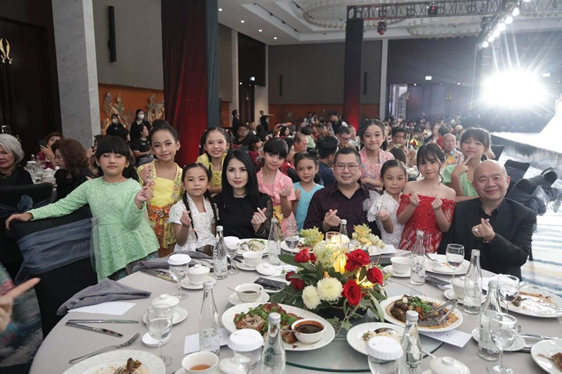Hary Tanoesoedibjo bersama Sang Istri Hadiri Gala Dinner Misan Kopaka di Bandung - Bagian 4