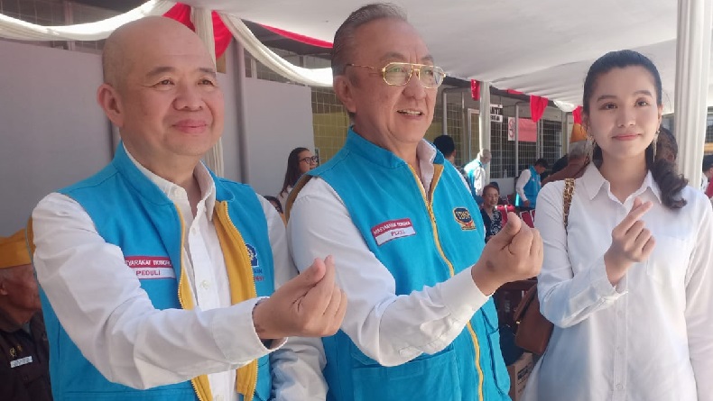 Rayakan HUT Ke-78 Kemerdekaan RI, MTP Bagikan Kadeudeuh untuk Veteran dan Guru di Bandung