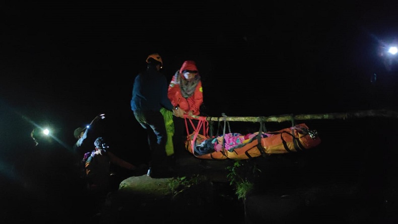 title Hendak Kibarkan Bendera Merah Putih di Puncak Gunung Bawakaraeng, Pendaki Cidera Pendarahan Hendak Kibarkan Bendera Merah Putih di Puncak Gunung Bawakaraeng, Pendaki Cidera Pendarahan