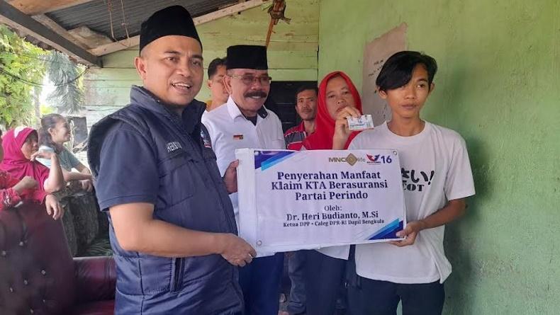 Terima Klaim KTA Berasuransi Partai Perindo, Pemuda di Bengkulu Merasa Sangat Terbantu