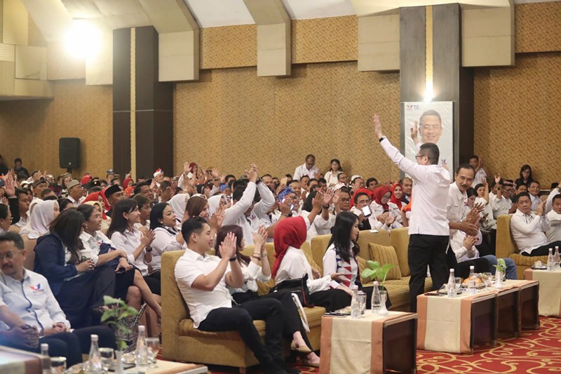 Panaskan Mesin Partai di Jabar, HT Ungkap Alasan Perindo Kerap Bagikan Gerobak UMKM - Bagian 2