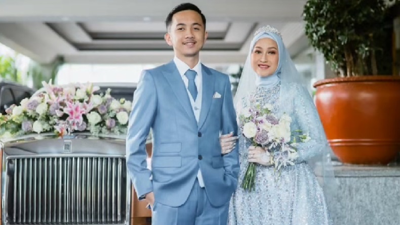 title Resepsi Pernikahan Anak Sultan Binuang Kalsel Digelar 14 Hari, Undang Slank dan Rhoma Irama Resepsi Pernikahan Anak Sultan Binuang Kalsel Digelar 14 Hari, Undang Slank dan Rhoma Irama