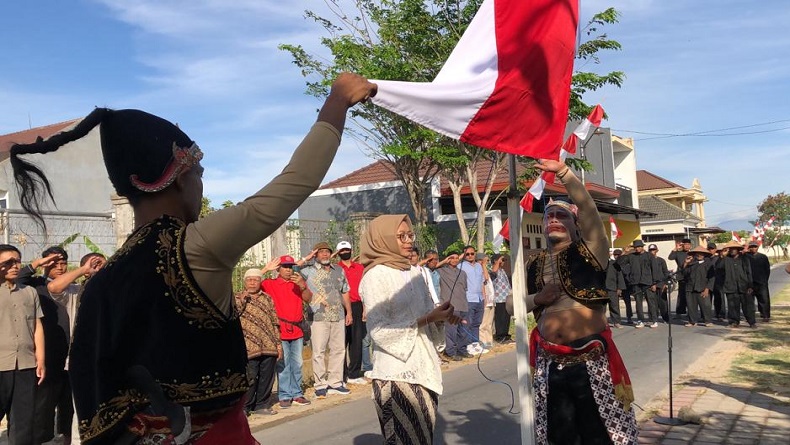Mendadak, Warga Banyuanyar Solo Gelar Upacara Berkostum Wayang Punakawan