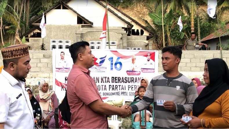 200 Warga Gorontalo Antusias Terima Kta Berasuransi Partai Perindo