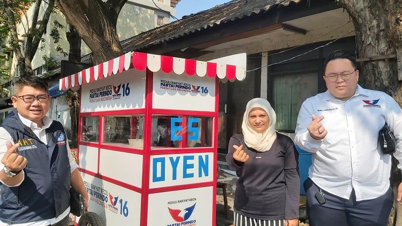 Pakai Gerobak Perindo, Omzet Penjual Jus Buah dan Takoyaki Ini Meroket