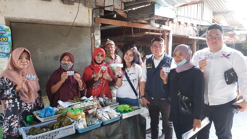 title Terjun ke Pasar Dukuh Kupang, DPD Partai Perindo Surabaya Bagikan KTA Asuransi Terjun ke Pasar Dukuh Kupang, DPD Partai Perindo Surabaya Bagikan KTA Asuransi