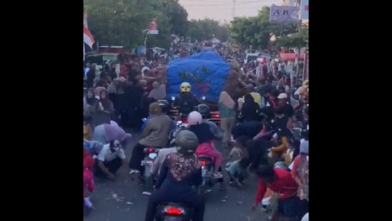 Viral Warga Jarah Pikap Angkut Bawang Merah, Netizen Emosi: Kui Dagangan Dudu Gratisan