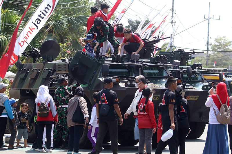 Pameran Alutsista di Jawa Timur, Anak-Anak Antusias Melihat Senjata TNI - Bagian 3