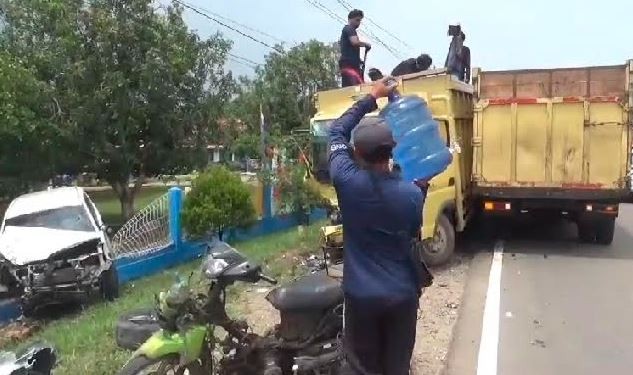 Kecelakaan di Muarojambi, Toyota Innova Tabrak Truk Batubara, 4 Luka-luka