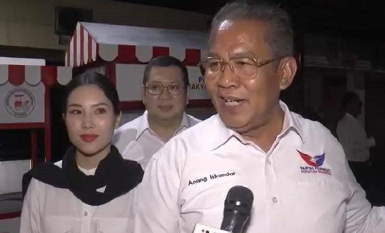 title Serahkan Gerobak Perindo untuk Pelaku UMKM Sidoarjo, Anang Iskandar: Semoga Omzet Naik Serahkan Gerobak Perindo untuk Pelaku UMKM Sidoarjo, Anang Iskandar: Semoga Omzet Naik
