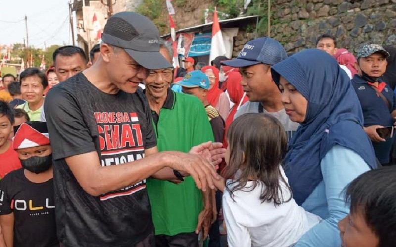 Ganjar Pranowo Jalan Sehat Bersama Warga Gajahmungkur, Pamitan setelah Bertetangga 10 Tahun