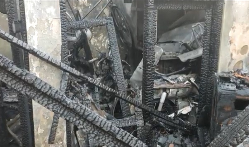 Rumah di Mojokerto Ludes Terbakar saat Ditinggal Liburan, 5 Motor Hangus 