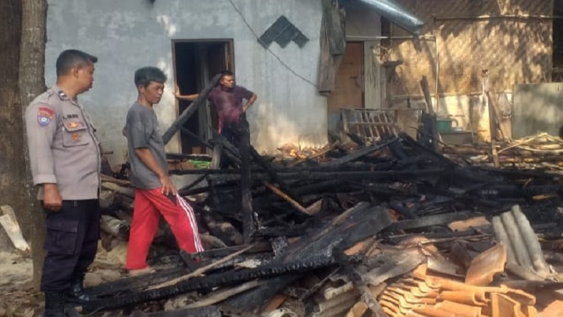 Gegara Pembakaran Sampah, Rumah Lansia di Cibatu Garut Ludes Beserta Isinya